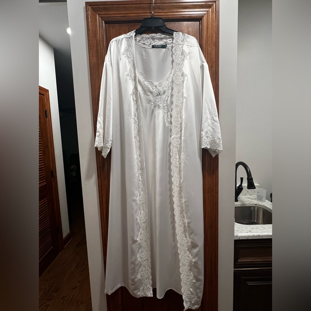 Ralph Lauren Elegant Lace Robe and Matching Nightgown